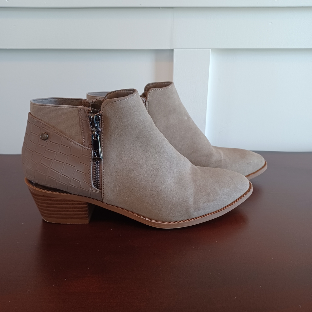 Simply Vera Vera Wang Taupe Ankle Booties